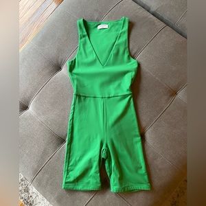 Aritzia Babaton contour v neck romper